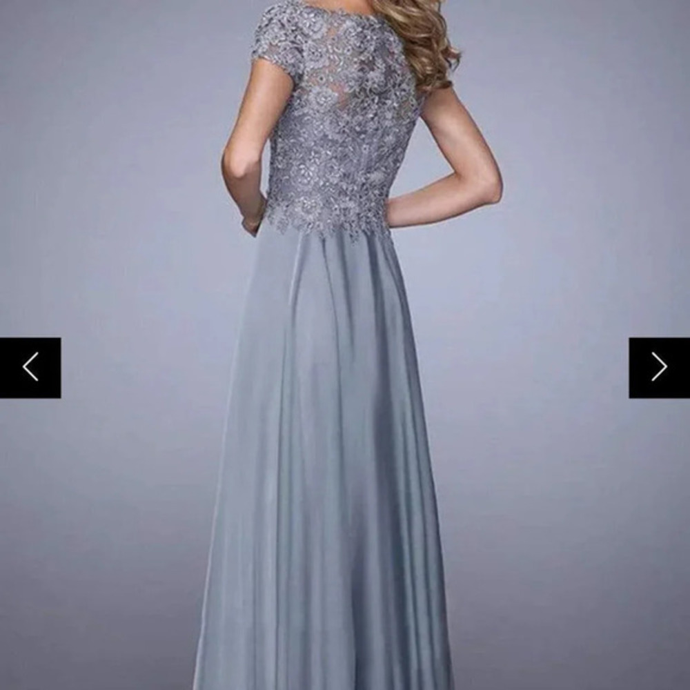 La Femme‎ Lace & Crystal Gown in Platinum - Brand new! - Size 6 - MSRP $535 - Picture 7 of 11